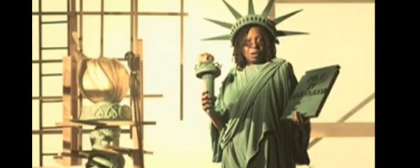 Whoopi Goldberg é Estátua da Liberdade