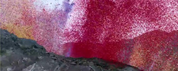Vulcão expele 8 milhões de pétalas de rosas
