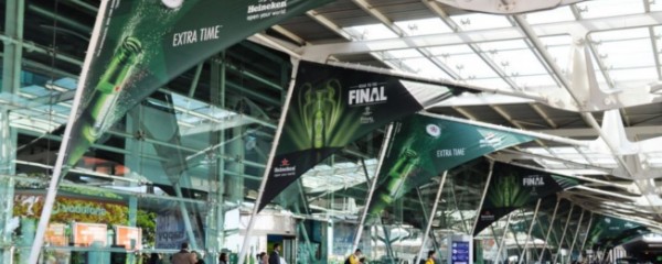 Heineken dá as boas-vindas à Champions no aeroporto