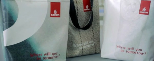 Emirates dá nova vida a um cartaz de publicidade