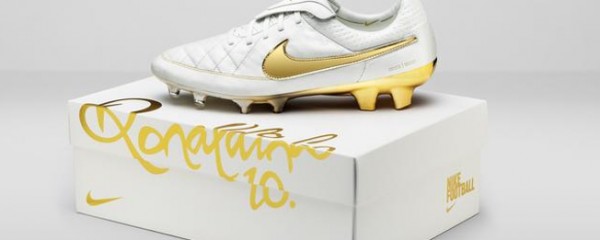 Nike lança edição limitada das botas de Ronaldinho