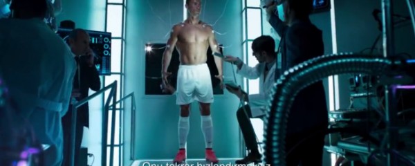 Ronaldo torna-se robô em nova campanha internacional