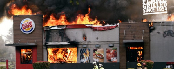 Restaurantes em chamas fazem a nova campanha da Burger King