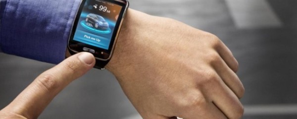 Já imaginou estacionar um carro através do smartwatch?