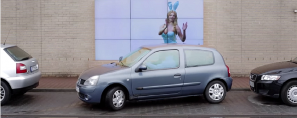 Fiat cria painel interativo que ajuda a estacionar
