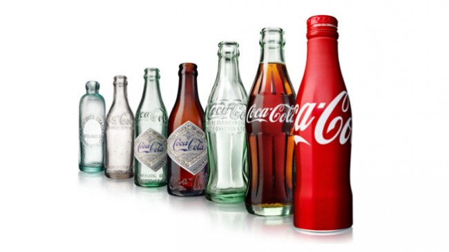 Garrafa icónica da Coca-Cola celebra 100 anos