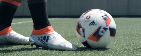 Adidas apresenta a bola oficial da fase final do Euro 2016