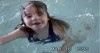 Este anúncio quer convencê-lo a inscrever os filhos na natação