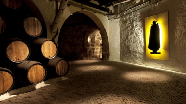 Vai ser possível dormir numa cave de Vinho do Porto