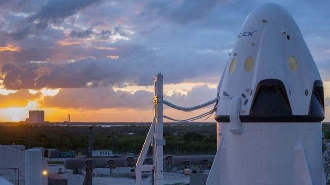SpaceX vai levar turistas numa viagem em torno da Lua
