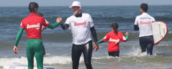 Buondi vai oferecer aulas de surf com Garrett McNamara