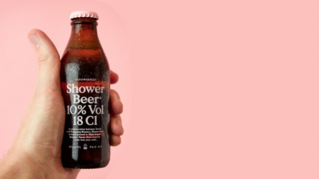 Já existe uma cerveja que pode beber no duche e usar como amaciador