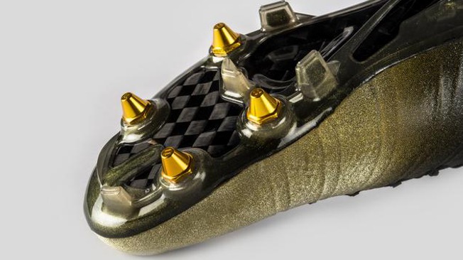 Nike lança botas com diamantes para Ronaldo
