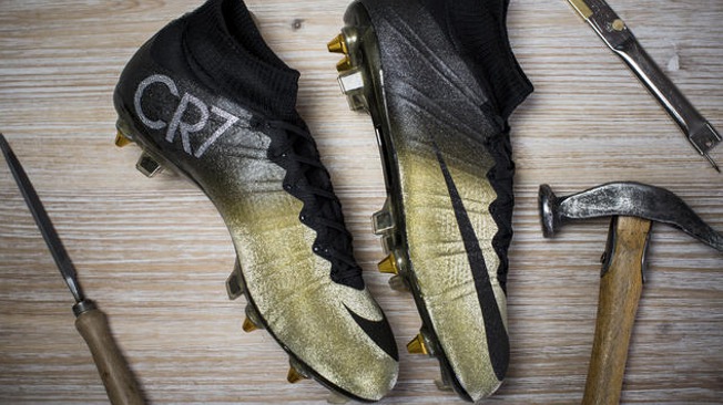 Nike lança botas com diamantes para Ronaldo