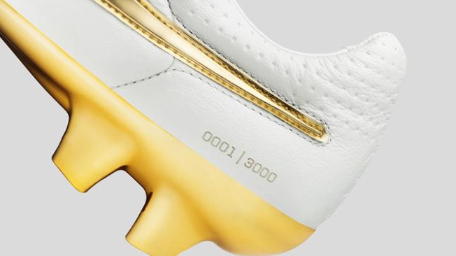 Nike lança edição limitada das botas de Ronaldinho