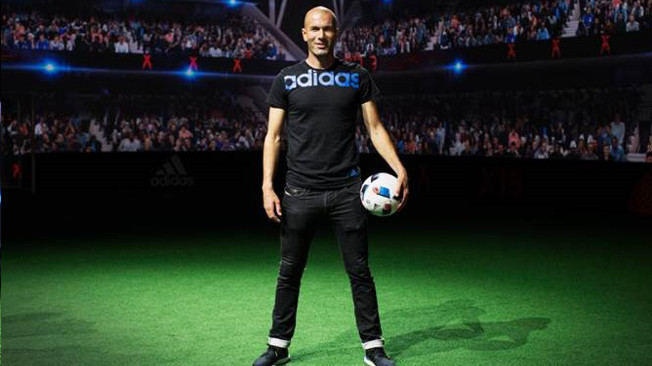 Zidane apresenta bola oficial da fase de grupos do Euro 2016